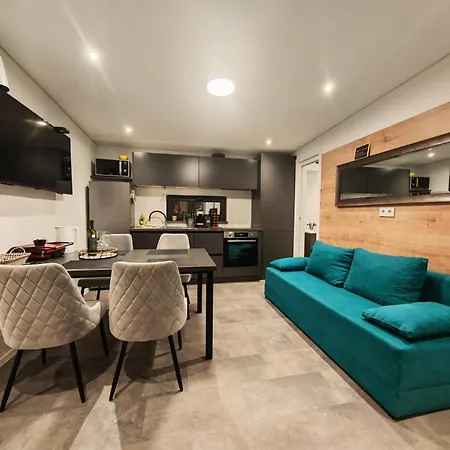 Kasthouse Yellow By Vellaris, Luxury Mobile Affittacamere Mali Lošinj