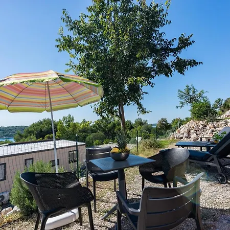 Guest house Kasthouse Yellow By Vellaris, Luxury Mobile Mali Losinj