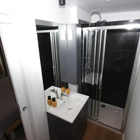 Kasthouse Yellow By Vellaris, Luxury Mobile Guest house Mali Losinj