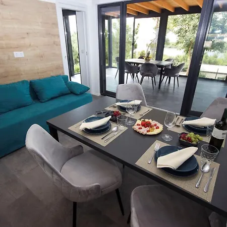 Kasthouse Yellow By Vellaris, Luxury Mobile Guest house *
