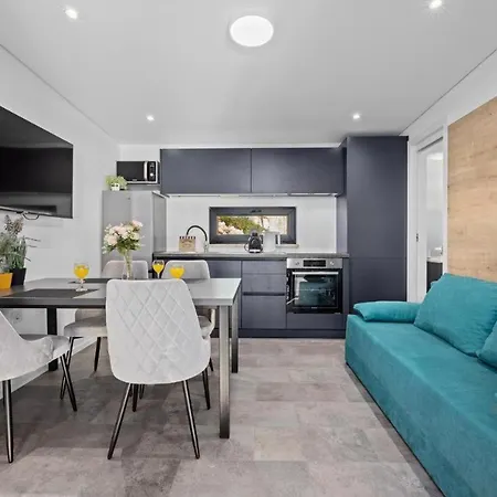 Kasthouse Yellow By Vellaris, Luxury Mobile * Mali Lošinj