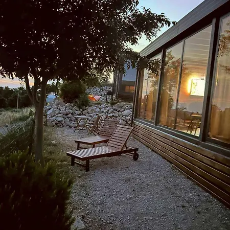 Kasthouse Yellow By Vellaris, Luxury Mobile Guest house *