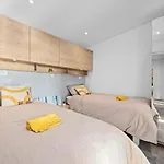Kasthouse Yellow By Vellaris, Luxury Mobile Pensionat Mali Lošinj