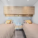 Pensionat Kasthouse Yellow By Vellaris, Luxury Mobile Mali Lošinj