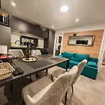 Pensionat Kasthouse Yellow By Vellaris, Luxury Mobile Mali Lošinj