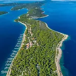 Pensionat Kasthouse Yellow By Vellaris, Luxury Mobile Mali Lošinj