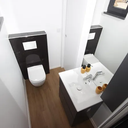 Kasthouse Yellow By Vellaris, Luxury Mobile Gæstehus