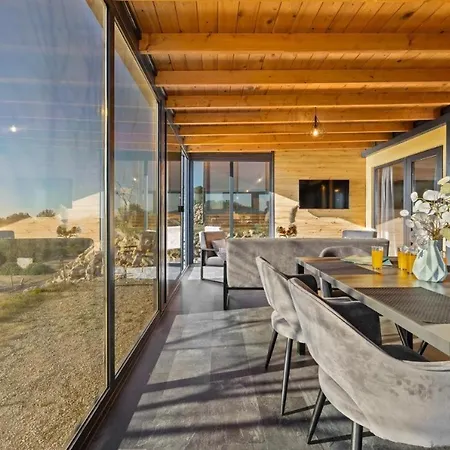 Kasthouse Yellow By Vellaris, Luxury Mobile Gæstehus