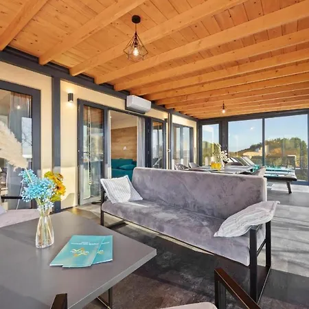 Kasthouse Yellow By Vellaris, Luxury Mobile Gæstehus *