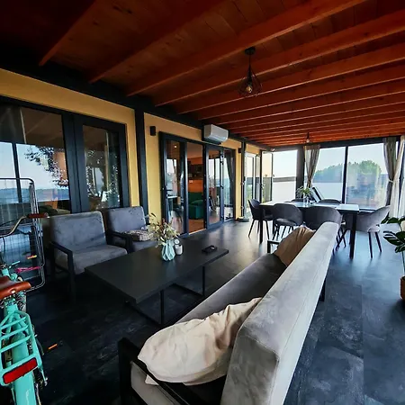 Gæstehus Kasthouse Yellow By Vellaris, Luxury Mobile Mali Lošinj