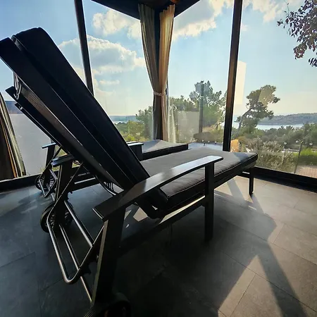 Kasthouse Yellow By Vellaris, Luxury Mobile Gæstehus