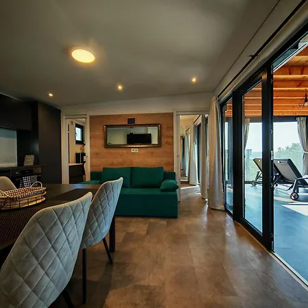 Kasthouse Yellow By Vellaris, Luxury Mobile Gæstehus *