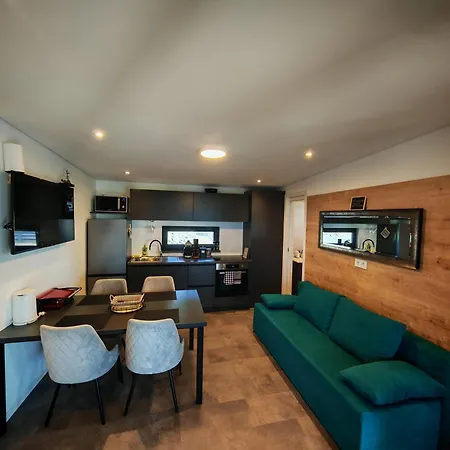 Gæstehus Kasthouse Yellow By Vellaris, Luxury Mobile *