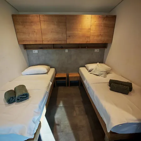 Kasthouse Yellow By Vellaris, Luxury Mobile Gæstehus *