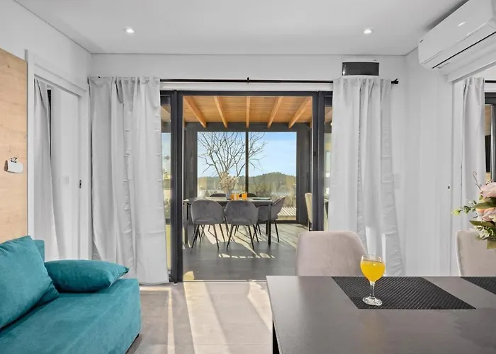 Kasthouse Yellow By Vellaris, Luxury Mobile Gasthuis