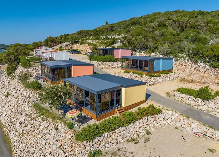 Kasthouse Yellow By Vellaris, Luxury Mobile Gasthuis