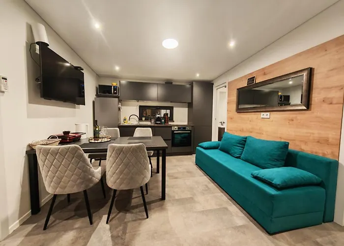 Kasthouse Yellow By Vellaris, Luxury Mobile Gasthuis Mali Lošinj